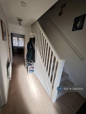 2 bedroom terraced house to rent - Photo 4