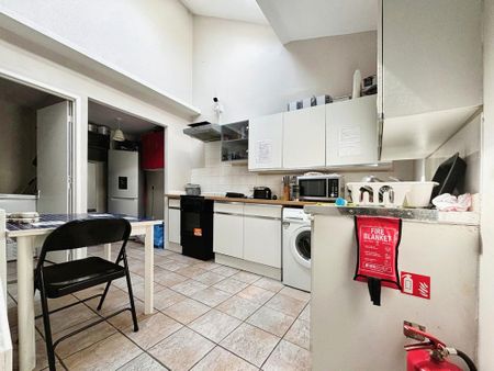 1 bedroom in a house share to rent - Photo 3