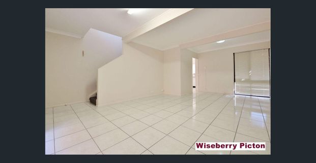 Two Bedroom Townhouse !! Great Location. - Photo 1