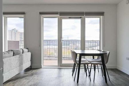 Adlay Apartments, Royal Docks, E16 - Photo 3