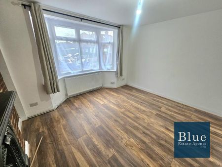 4 bedroom detached house to rent - Photo 3