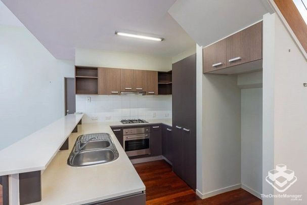 Modern 3-Bedroom Townhouse in Prime Indooroopilly Location - Photo 1