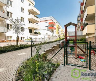 Pronájem bytu 1+kk s balkonem v Brně Žebětíně - Photo 1