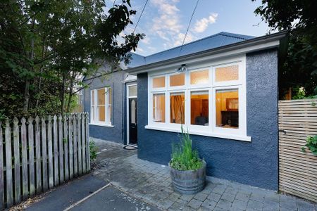 City Cottage Fully Renovated & Furnished - Photo 3