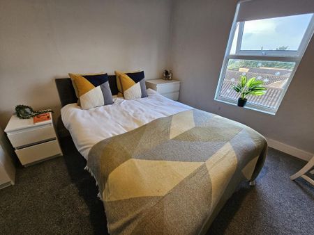 4 bedroom terraced house to rent - Photo 4