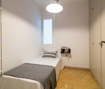 Carrer de Balmes, Barcelona, Catalonia - Photo 4