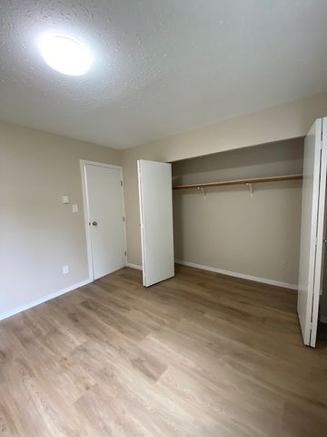 Rutherford Manor - 2 - Photo 3