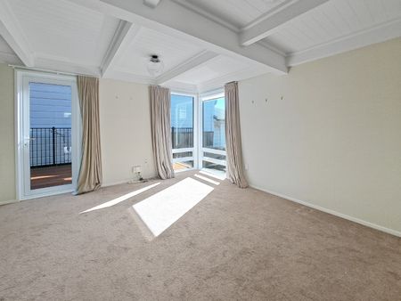 Townhouse Living - Photo 4