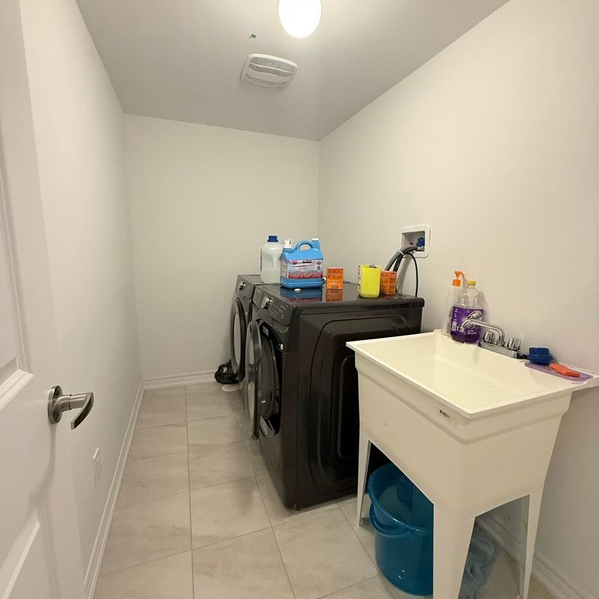 For Lease - 1071 Lockie Drive, Oshawa, Ontario - Photo 1