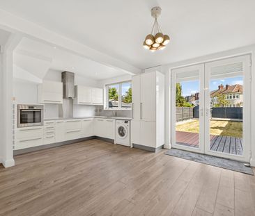 3 bedroom mid terraced house to rent, - Photo 6