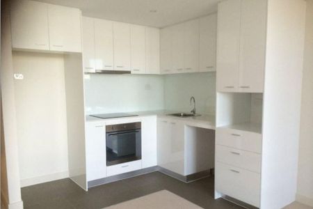 Furnished Studio - Photo 2