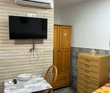 Travessera de Collblanc, L'Hospitalet de Llobregat, Catalonia 08904 - Photo 3