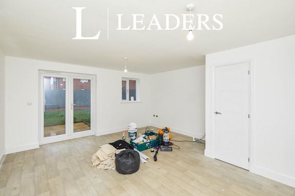 3 bedroom semi-detached house to rent - Photo 1