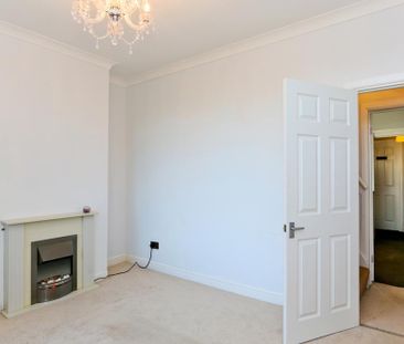 2 bedroom end of terrace house to rent - Photo 4