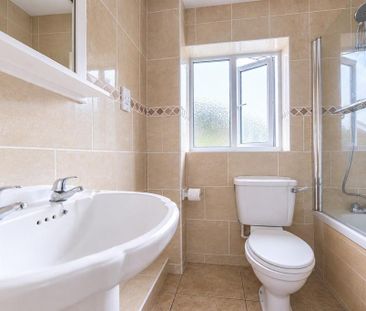 4 bedroom detached house to rent - Photo 5