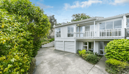 Large Family Home in Hillcrest - Photo 3