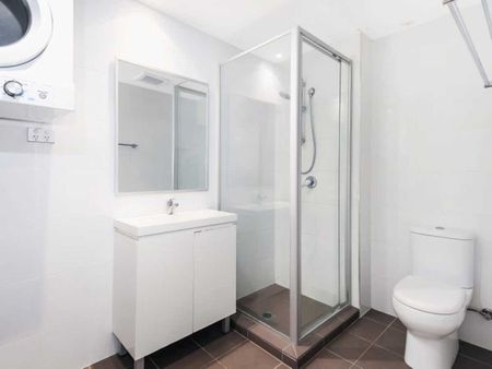 Furnished | One Bedroom + Study Room | Car Space - Photo 4