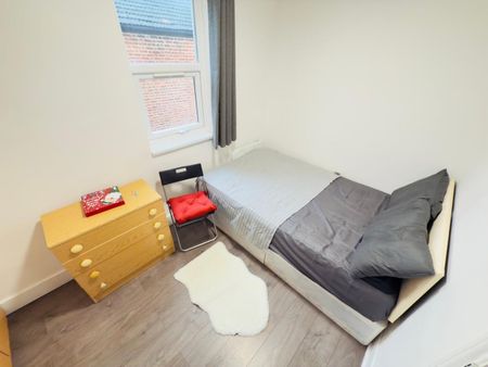 Room in a Shared Flat, Mora Road, NW2 - Photo 4