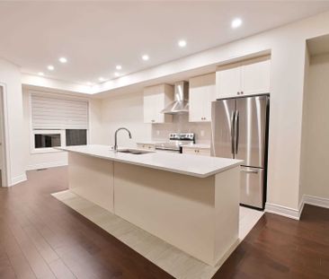 For Lease - 334 Laplante Street, Newmarket, Ontario - Photo 6