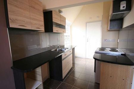 Cambridge Street, Wellingborough, Northamptonshire, NN8 - Photo 2