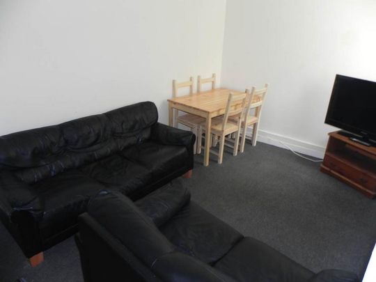 6 bedroom house to rent - Photo 1