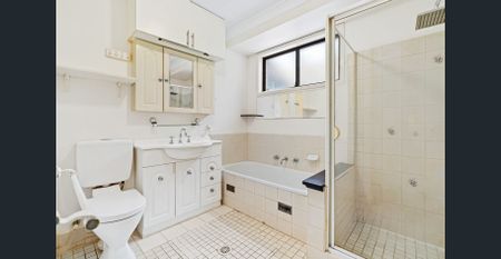 Family Home with air conditioning - Photo 2