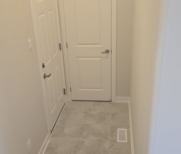 For Lease - 512 Promontory Place, Barrhaven, Ontario - Photo 2