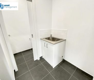 3-Bedroom Townhouse in a Quiet Location! With A/C unit upstairs - Photo 5