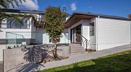 Luxurious Living in a Great Suburb! - Photo 5