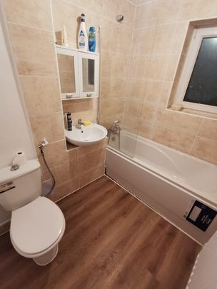 Room in a Shared Flat, Lisselton House, NW4 - Photo 1