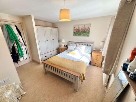 2 bedroom mews to rent - Photo 3