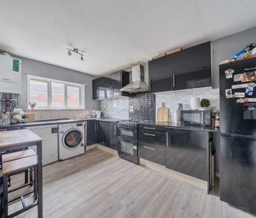 3 bedroom terraced house to rent - Photo 6