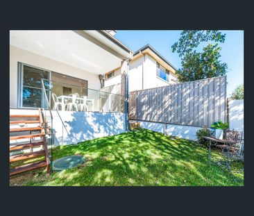 Contemporary living at it's Best! - Photo 1