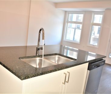 For Lease - 2452 Belt Lane, Oakville, Ontario - Photo 2