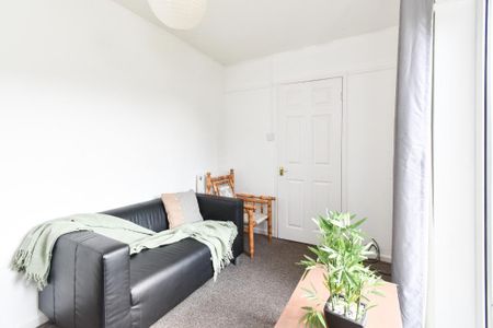 4 bedroom terraced house to rent - Photo 2