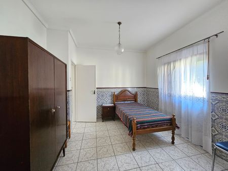 Floor 3 bedroom villa with suite located in Cacia! - Photo 2