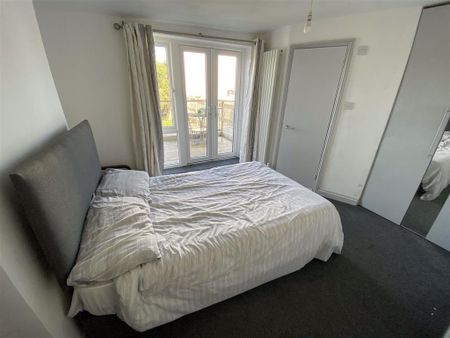 1 bedroom in a house share to rent - Photo 2