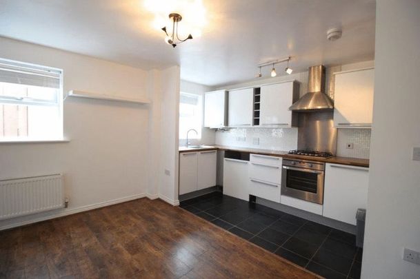 Brett Young Close, Halesowen - Photo 1