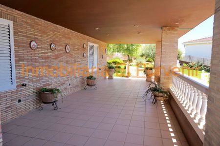 Luxury 4 room Detached House for rent in Torrent, Valencia - Photo 4