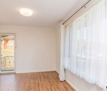 52 Richard Avenue, Queanbeyan - Photo 2