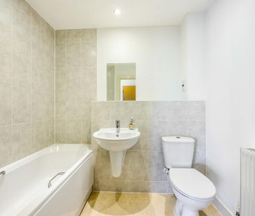 2 bedroom flat to rent - Photo 6
