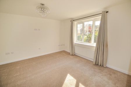 4 bedroom detached house to rent - Photo 2