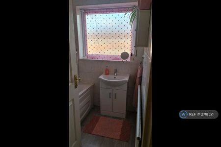 3 bedroom end of terrace house to rent - Photo 3