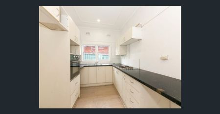 Bright and Airy - Photo 5