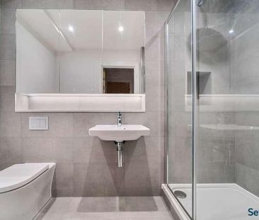 Chertsey, Surrey, KT16 - Photo 5