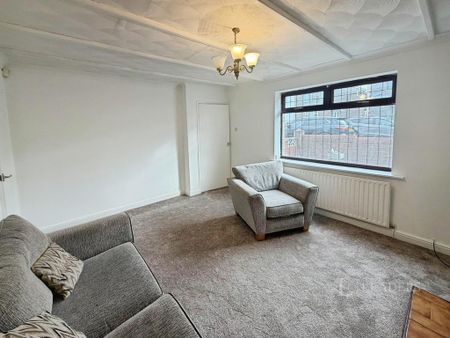 3 bedroom semi-detached house to rent - Photo 3
