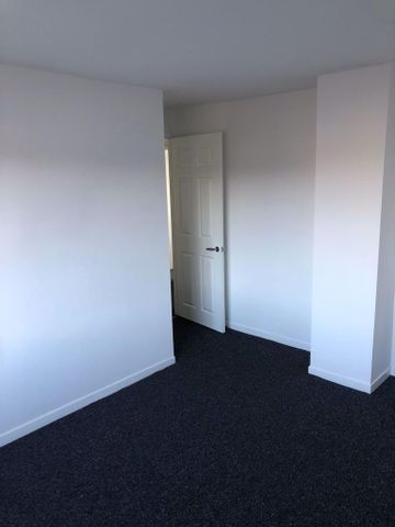 3 bedroom end of terrace house to rent - Photo 3