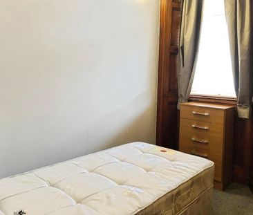 2 bedroom ground floor flat to rent - Photo 4