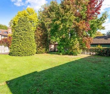 Lovelace Gardens, Stirling Court, KT6 - Photo 1