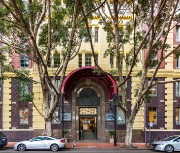 Beautifully Renovated Apartment in the Iconic Goldsbrough Building - Photo 1